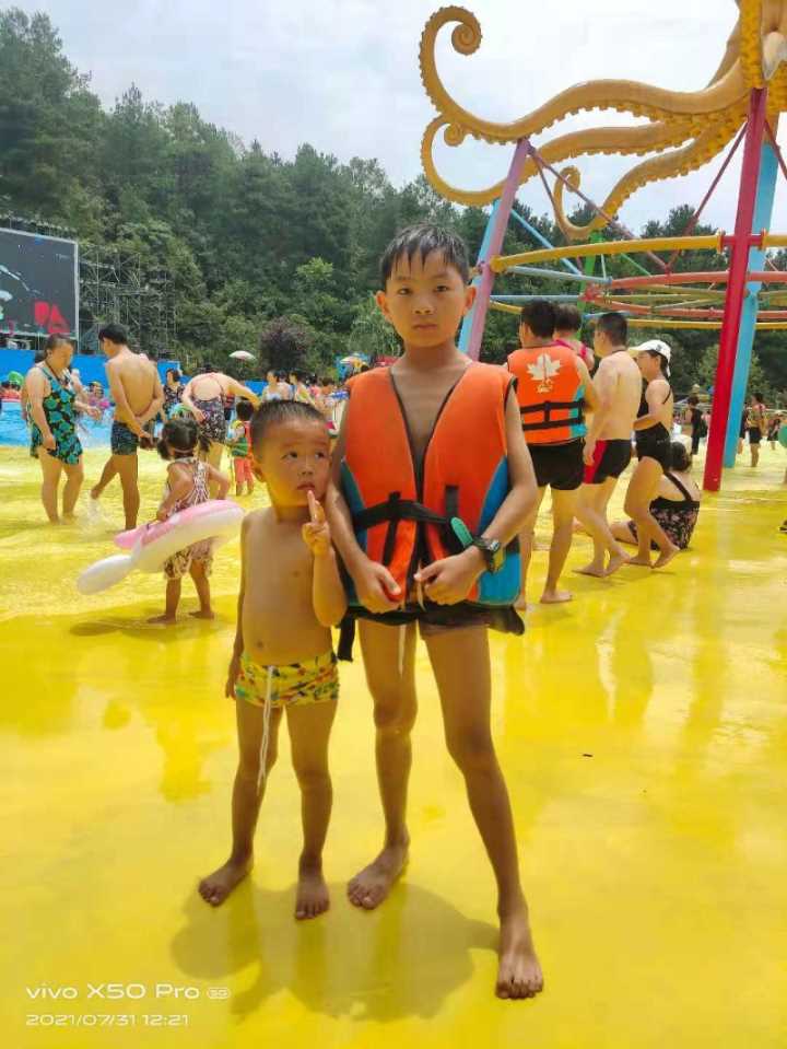 2021年7月31日贵阳枫叶谷水上乐园（3岁10个月）