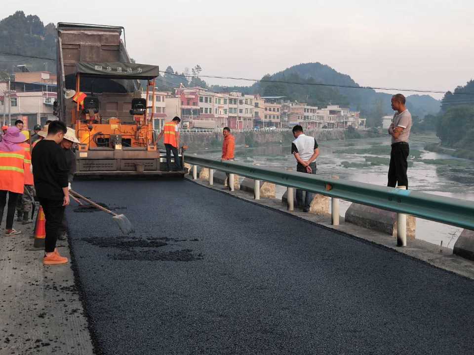 云南沥青冷补料厂家公路原来应该这样养护！
