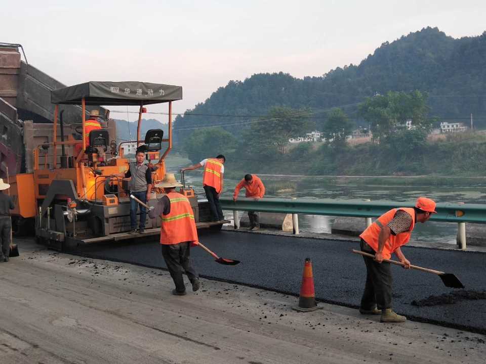 沥青路面坑槽病害沥青冷补料多少钱一袋哪里买