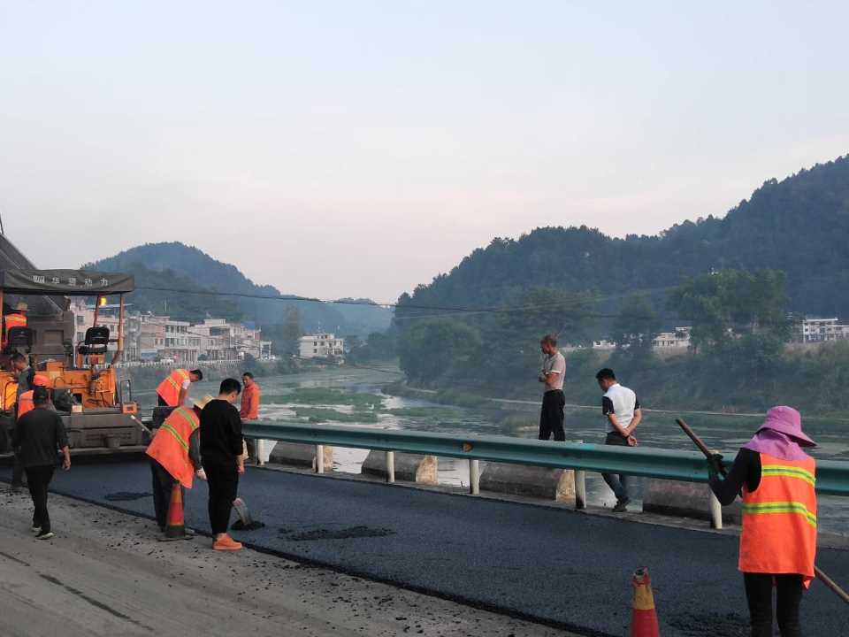 云南沥青冷补料厂家公路养护市场化打造