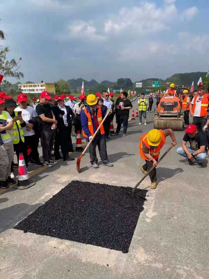 毕节冷补料修补路面坑槽不仅强度高而且不挑季节