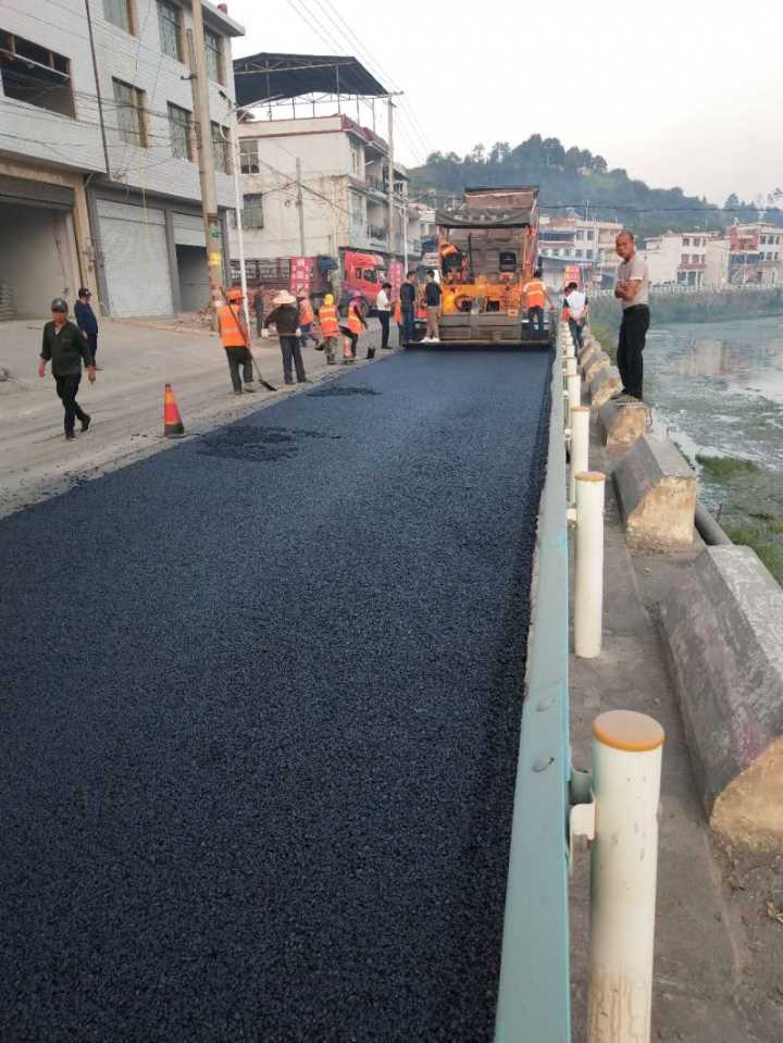 BMH沥青冷补料沥青道路修补中的应用规范