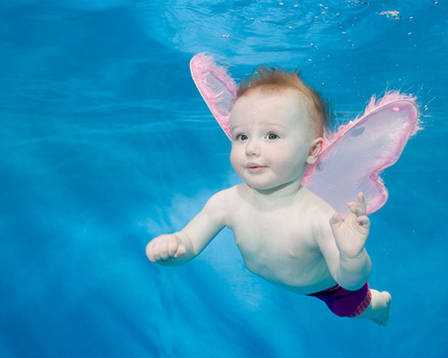婴儿游泳水疗