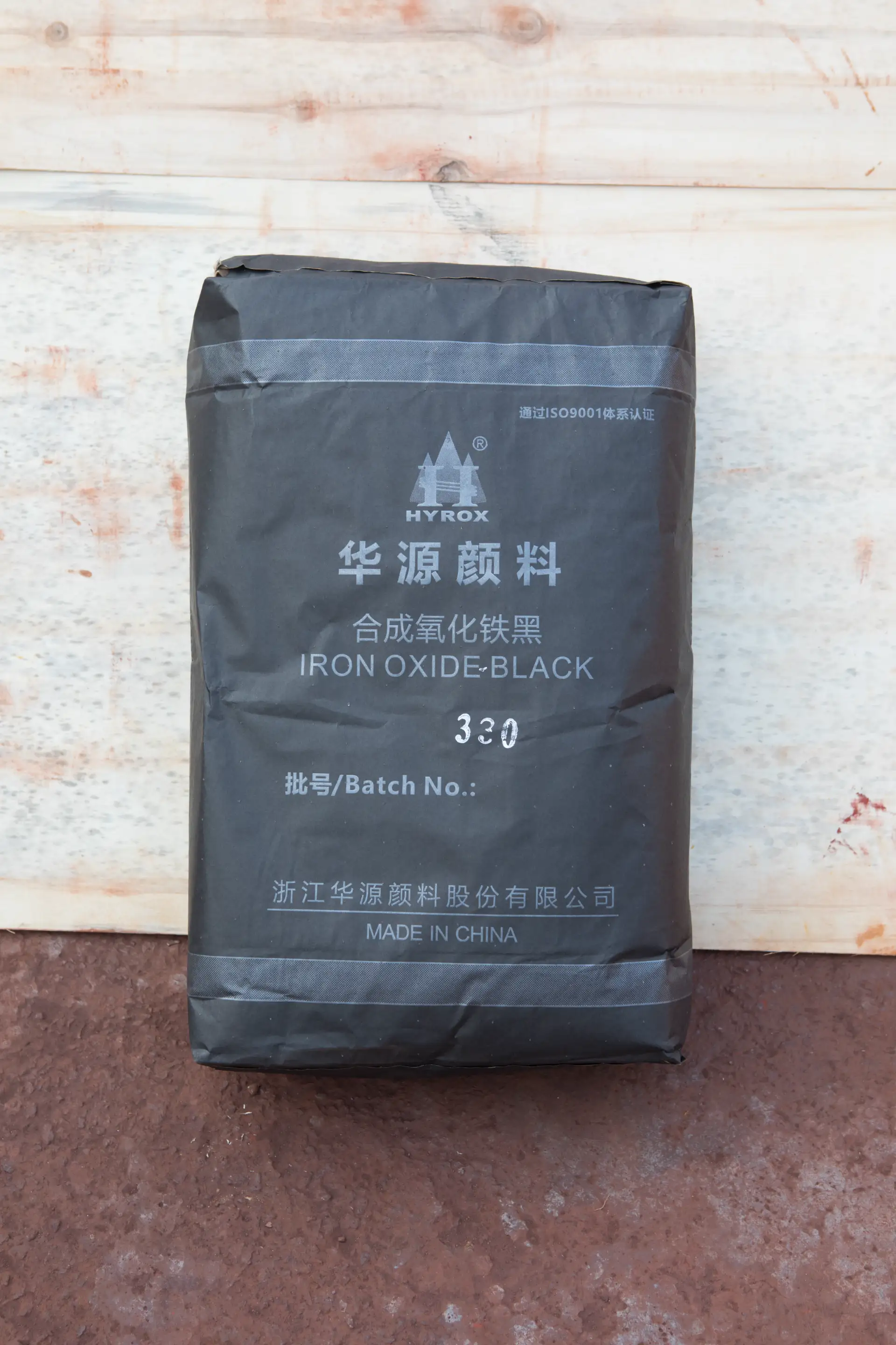 氧化铁黑在化妆品中有哪些具体应用？
