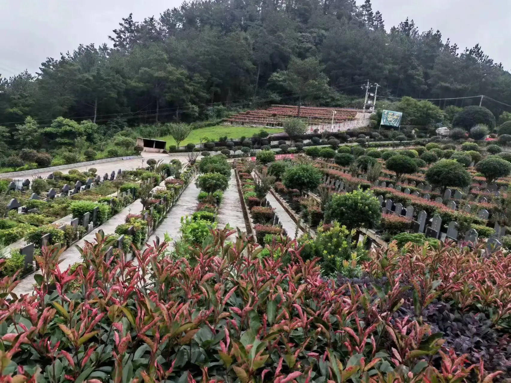 贵州龙里县龙凤园公墓