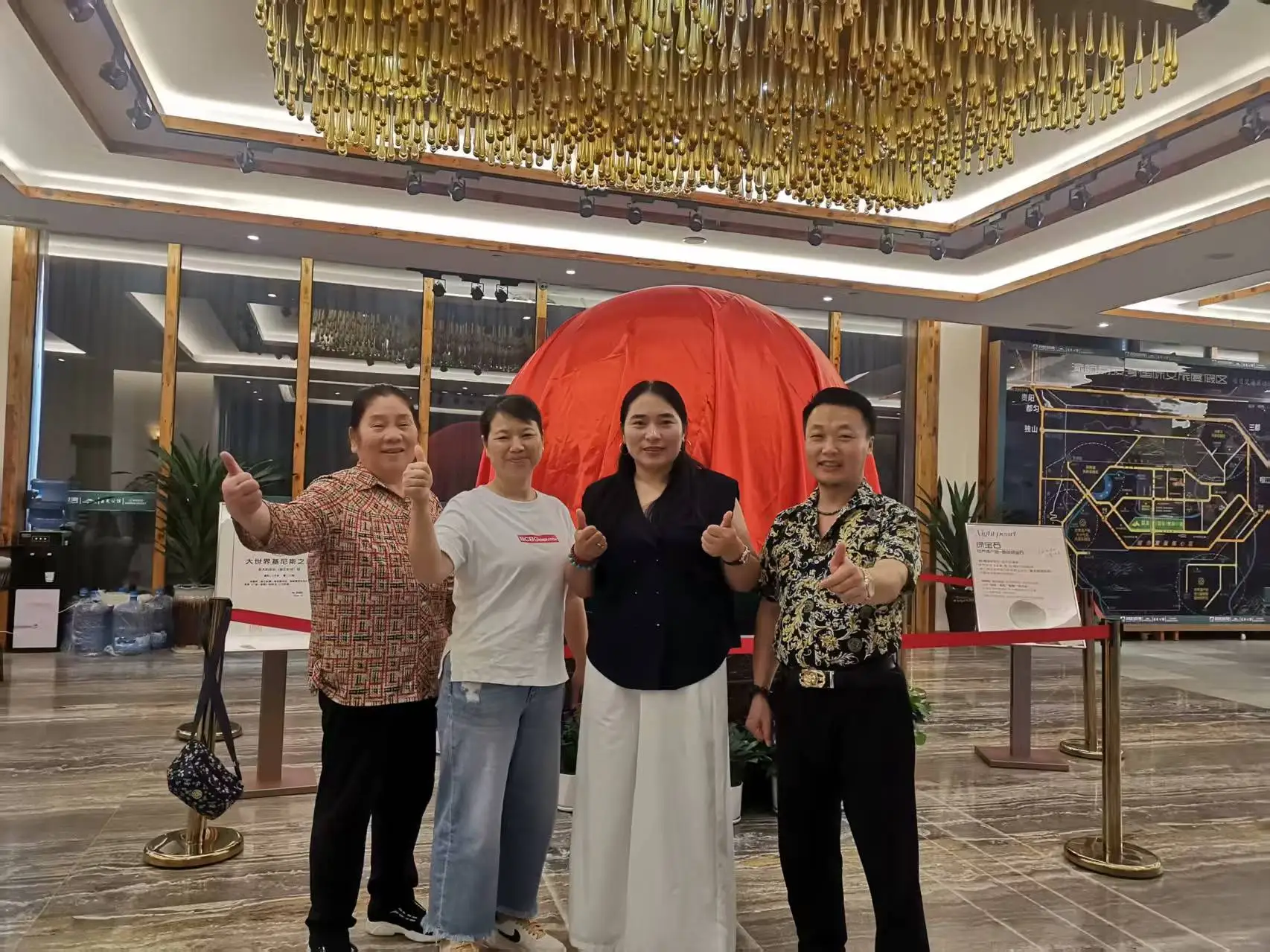 荔美生态世界最大绿宝石在荔波
