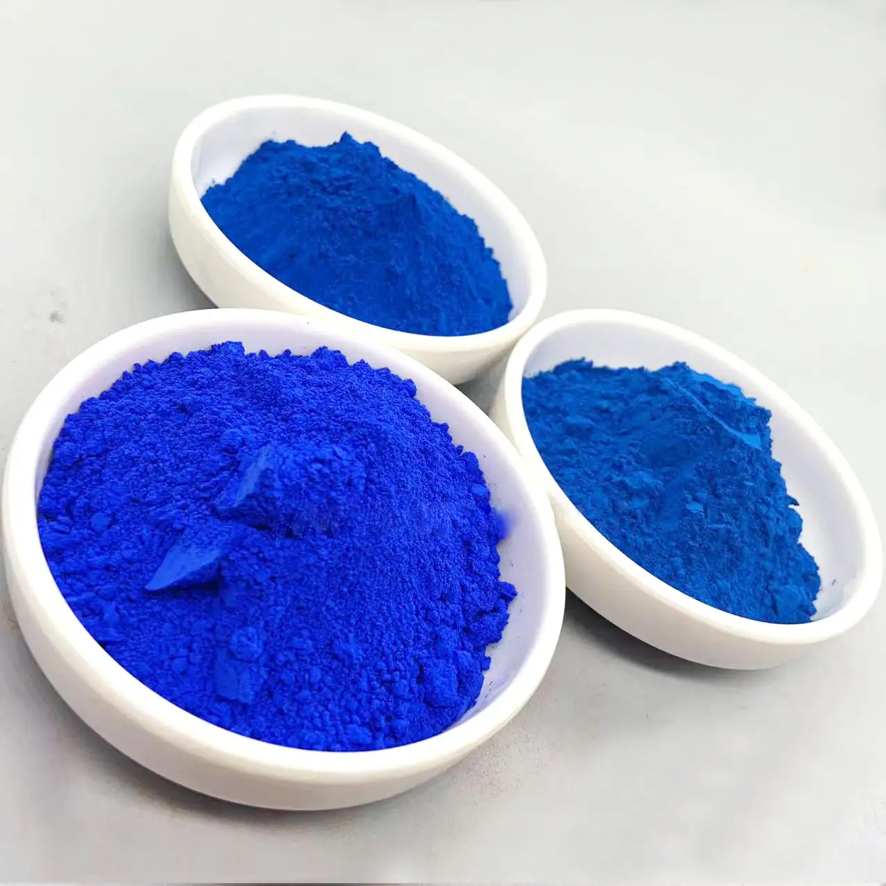 在建筑与装饰领域，群青是提升空间质感的秘密武器