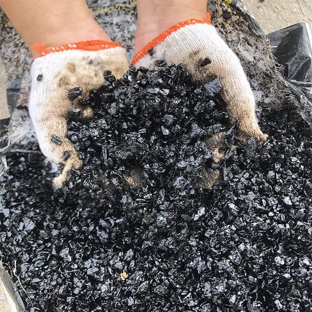 冷补沥青使用修补方法修补路面的“创可贴”