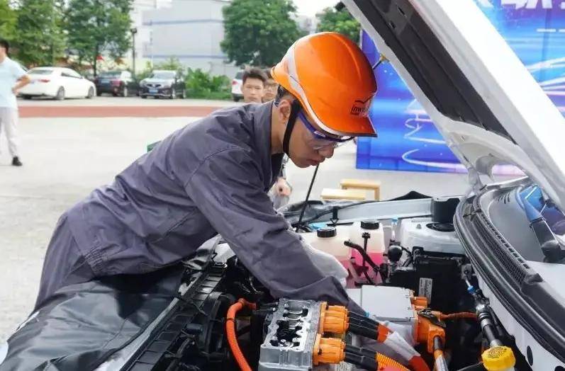 贵阳新能源汽车运用与维修学校