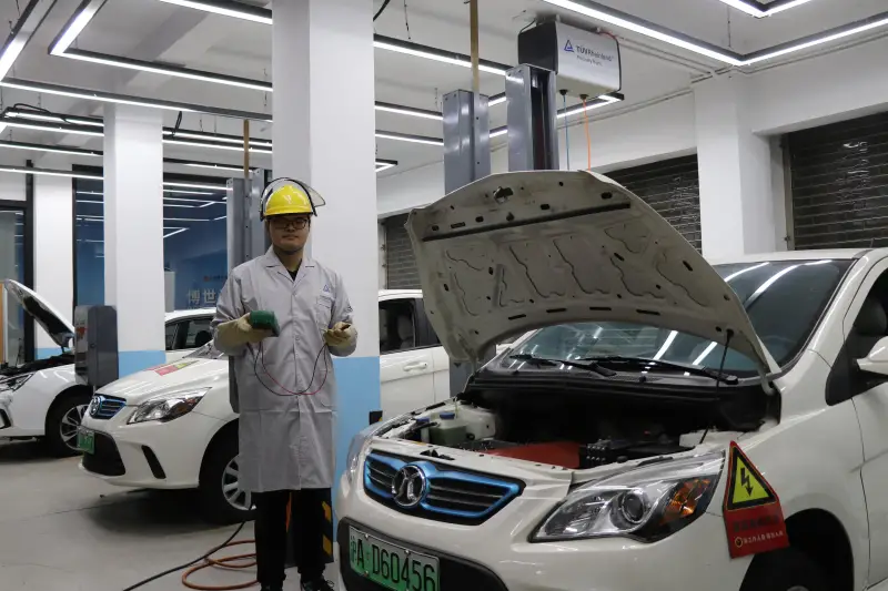 贵阳新能源汽车运用与维修学校