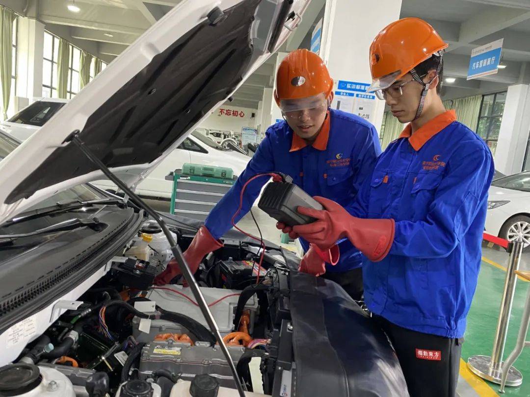 贵阳新能源汽车运用与维修学校