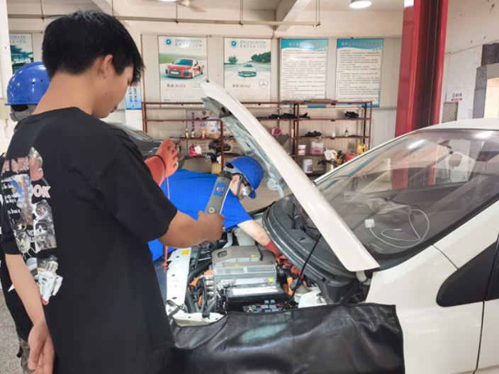 贵阳新能源汽车运用与维修学校