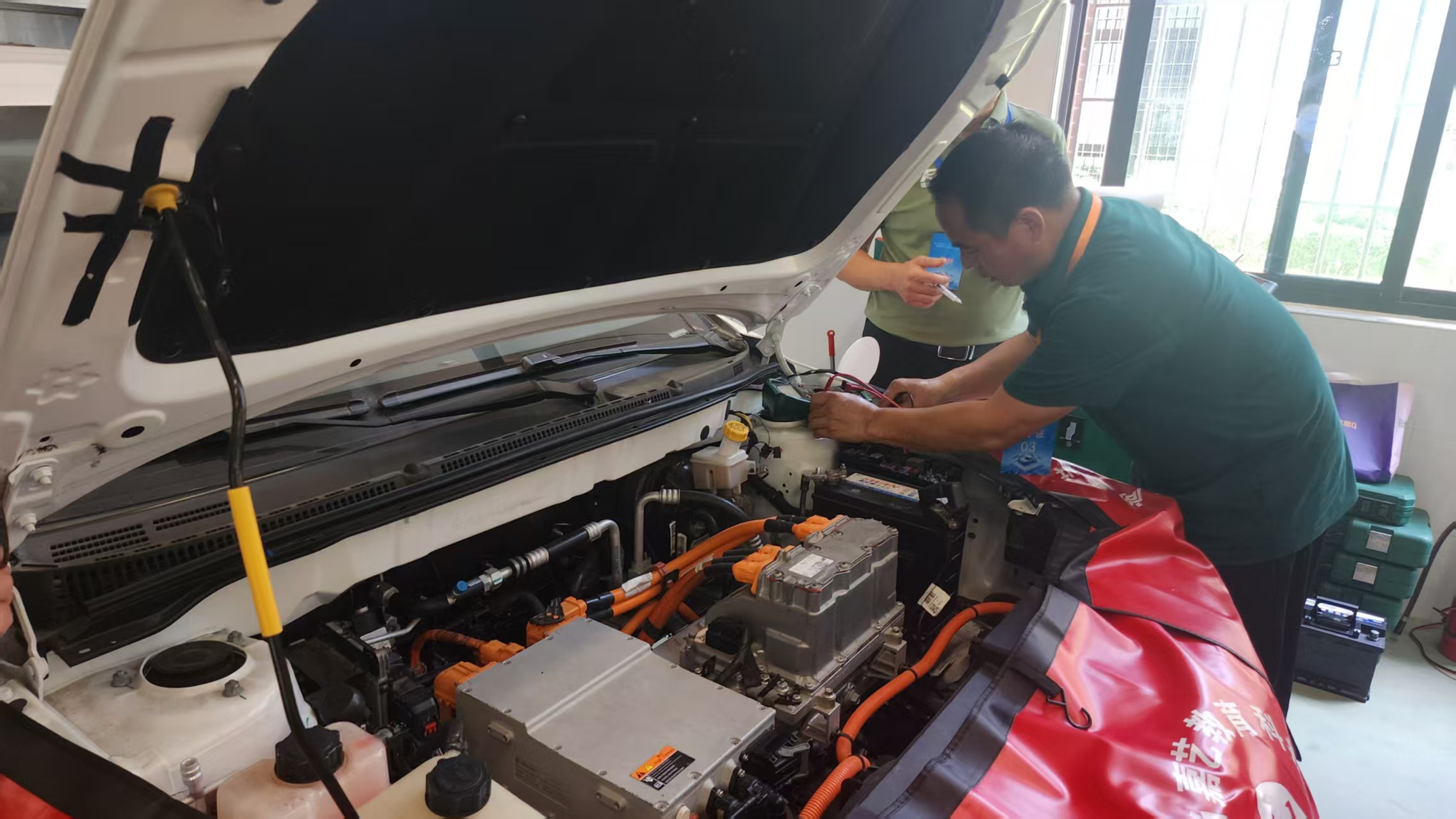 贵阳新能源汽车运用与维修学校