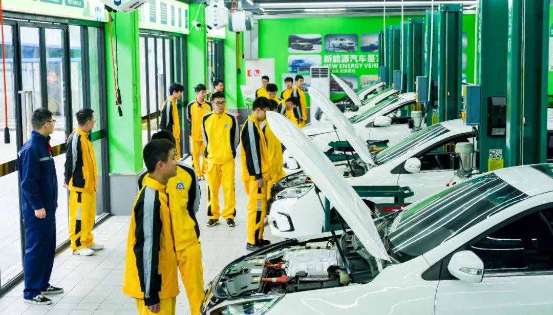 贵阳新能源汽车运用与维修学校