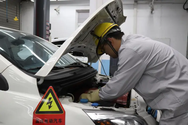 贵阳新能源汽车运用与维修学校