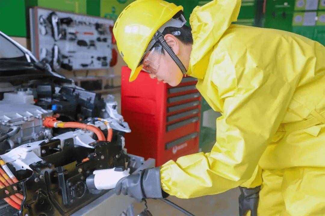 贵阳新能源汽车运用与维修专业学校