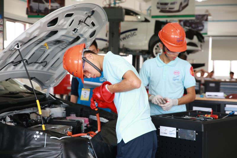 贵阳新能源汽车运用与维修专业学校