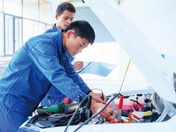 贵阳新能源汽车运用与维修专业学校