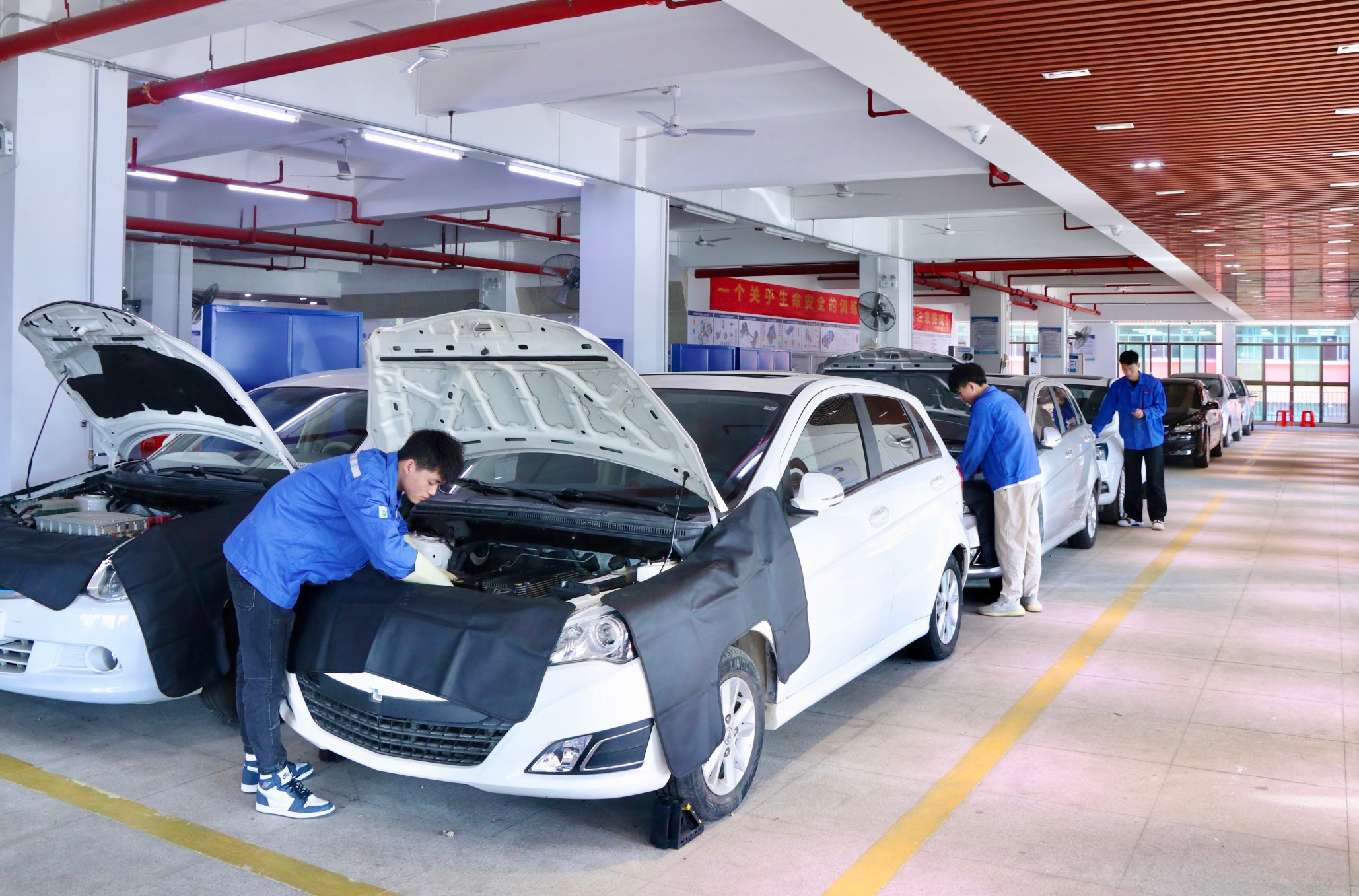 贵阳新能源汽车运用与维修专业学校