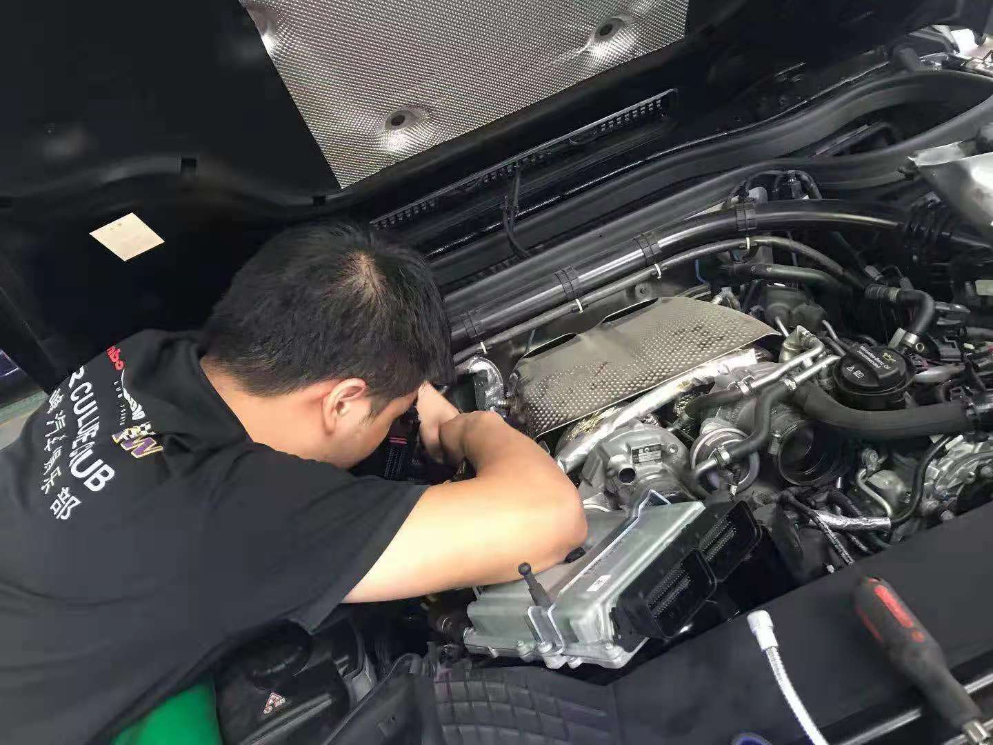 贵阳奔弛车维修店电话