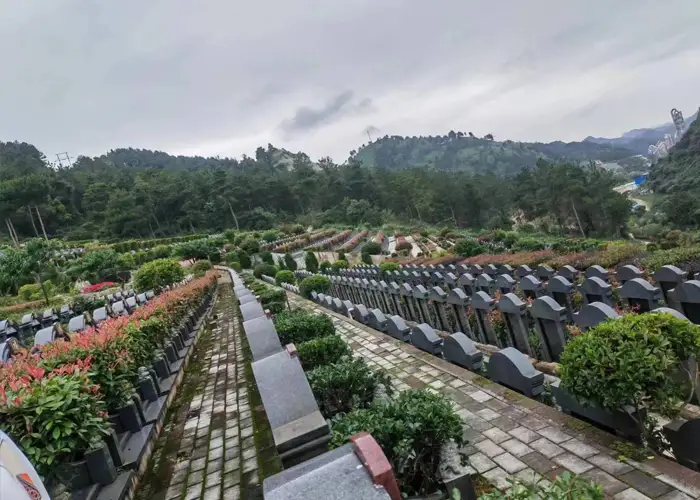 贵阳花溪骑龙山公墓陵园