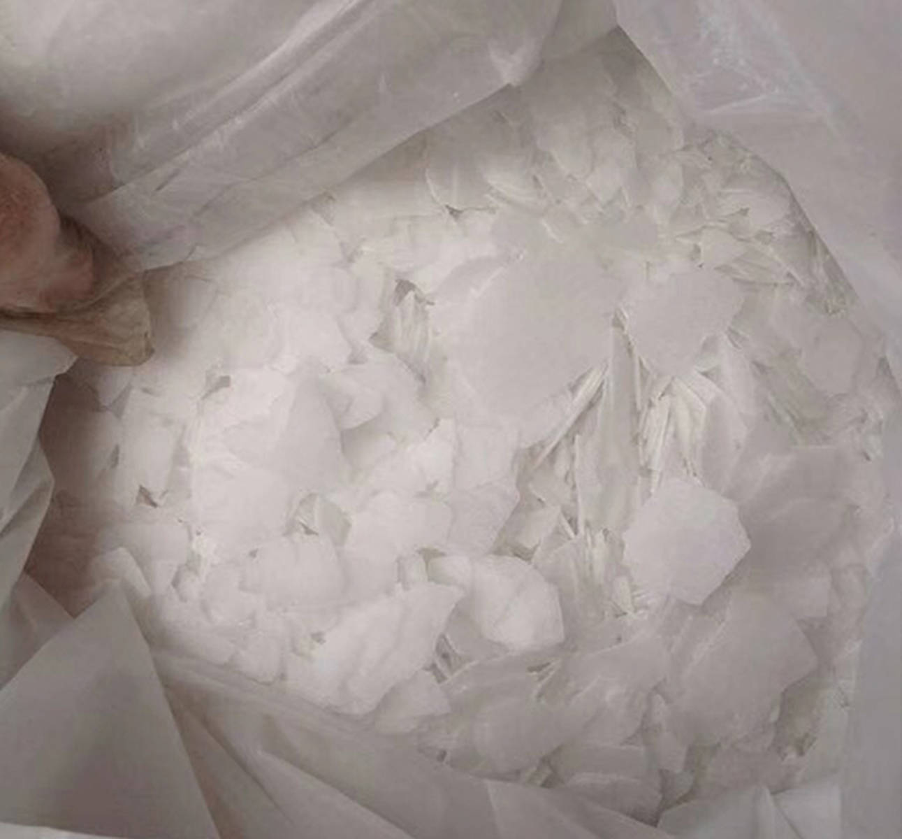 片碱在造纸工业中的具体使用还包括哪些方面？