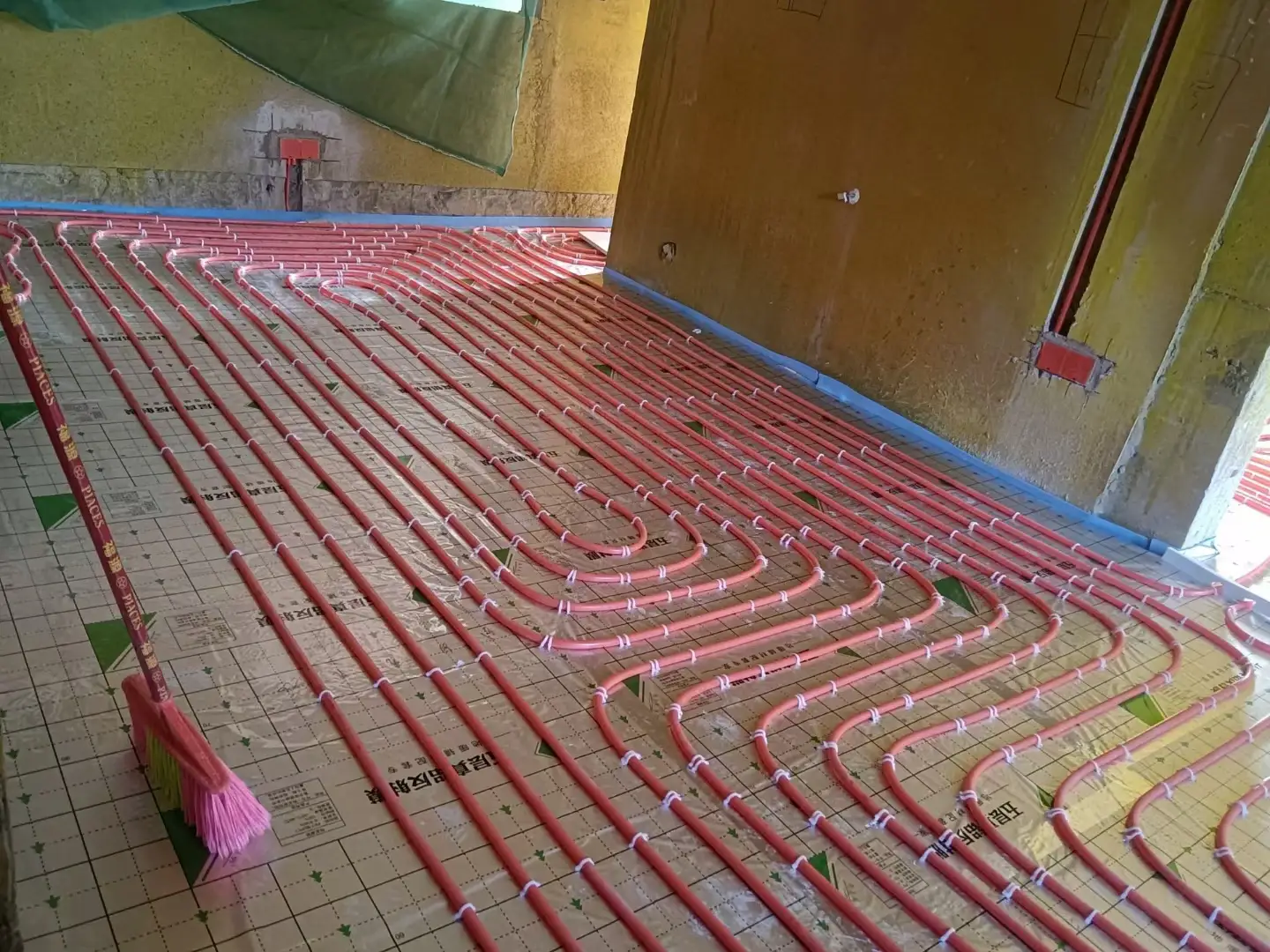 威宁空气能地暖怎么配